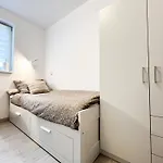 Walk To Park, Modern 2Bd Kitchen! Balcony, Parking