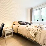 Walk To Park, Modern 2Bd Kitchen! Balcony, Parking