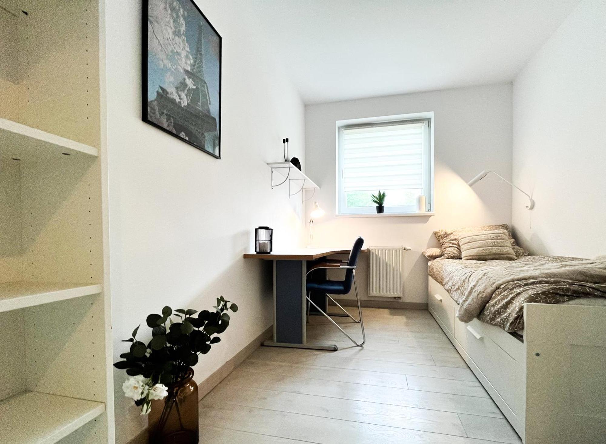 Walk To Park, Modern 2bd Kitchen! Balcony, Parking Apartament Wrocław