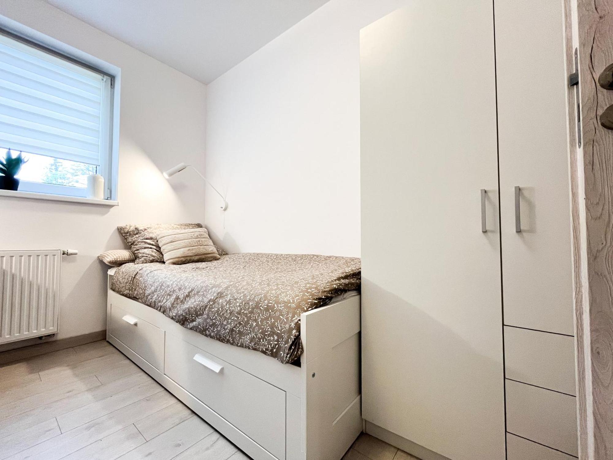 Walk To Park, Modern 2bd Kitchen! Balcony, Parking Wrocław