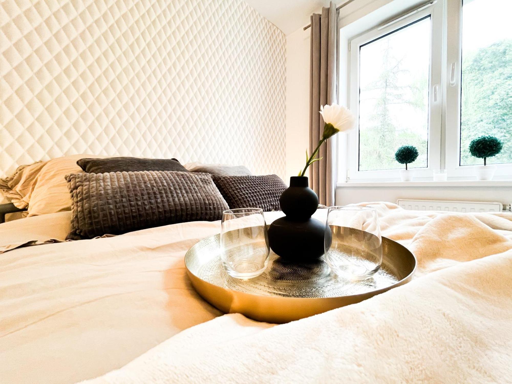 Walk To Park, Modern 2bd Kitchen! Balcony, Parking Wrocław
