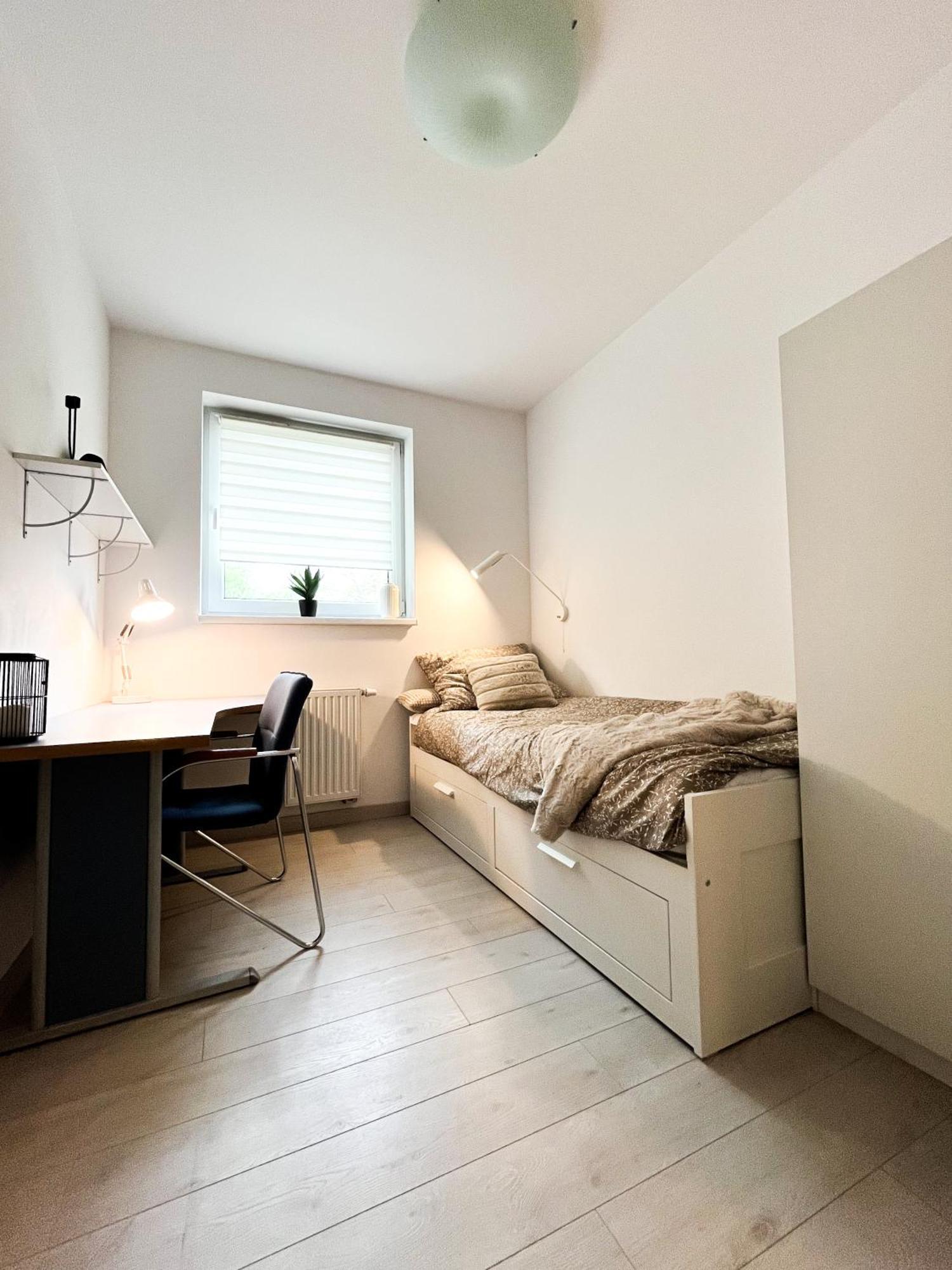Walk To Park, Modern 2bd Kitchen! Balcony, Parking * Wrocław