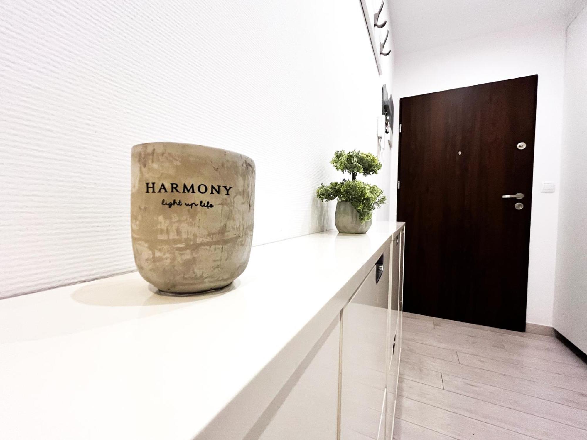 Apartament Walk To Park, Modern 2bd Kitchen! Balcony, Parking *