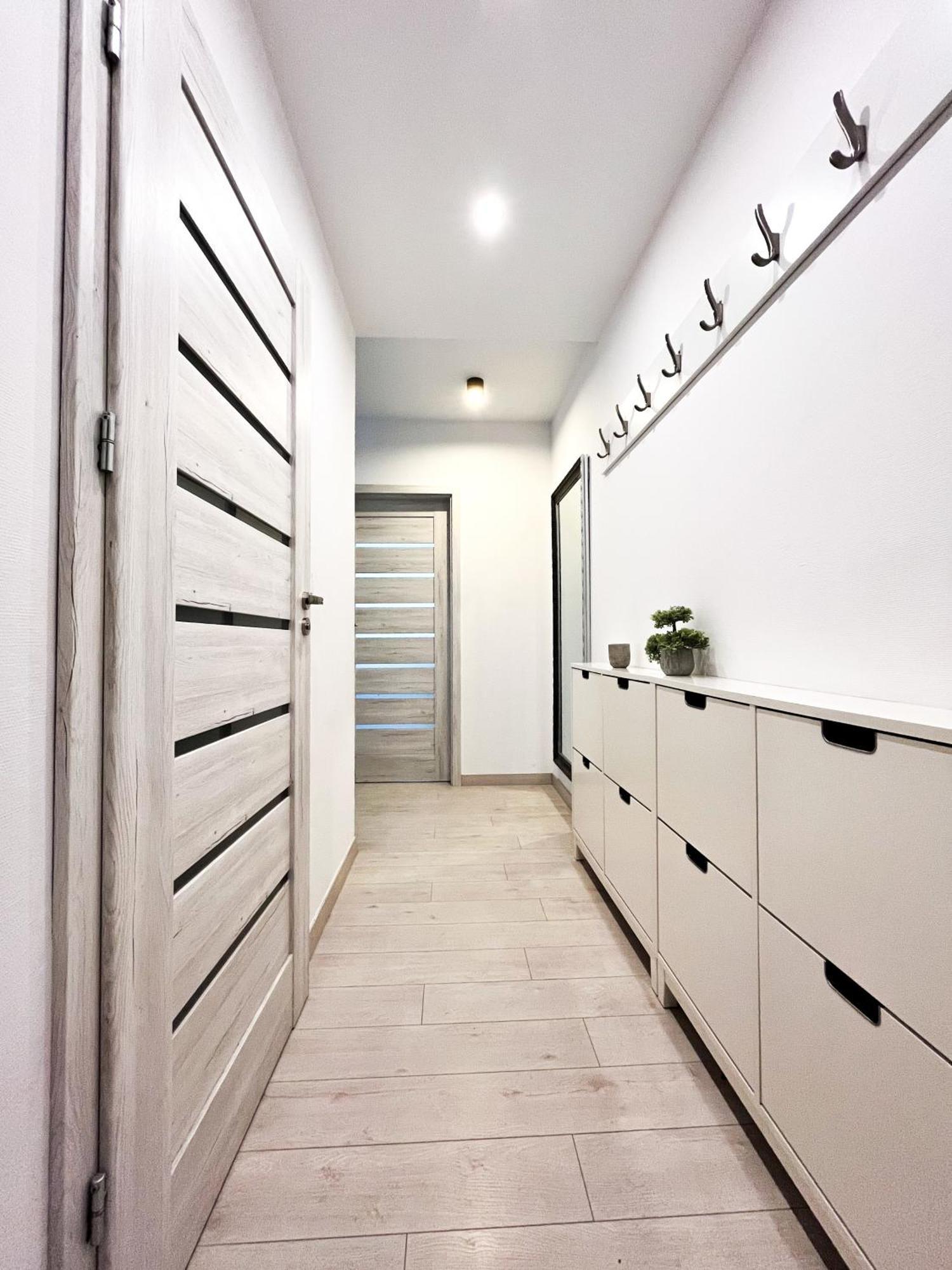 Apartament Walk To Park, Modern 2bd Kitchen! Balcony, Parking