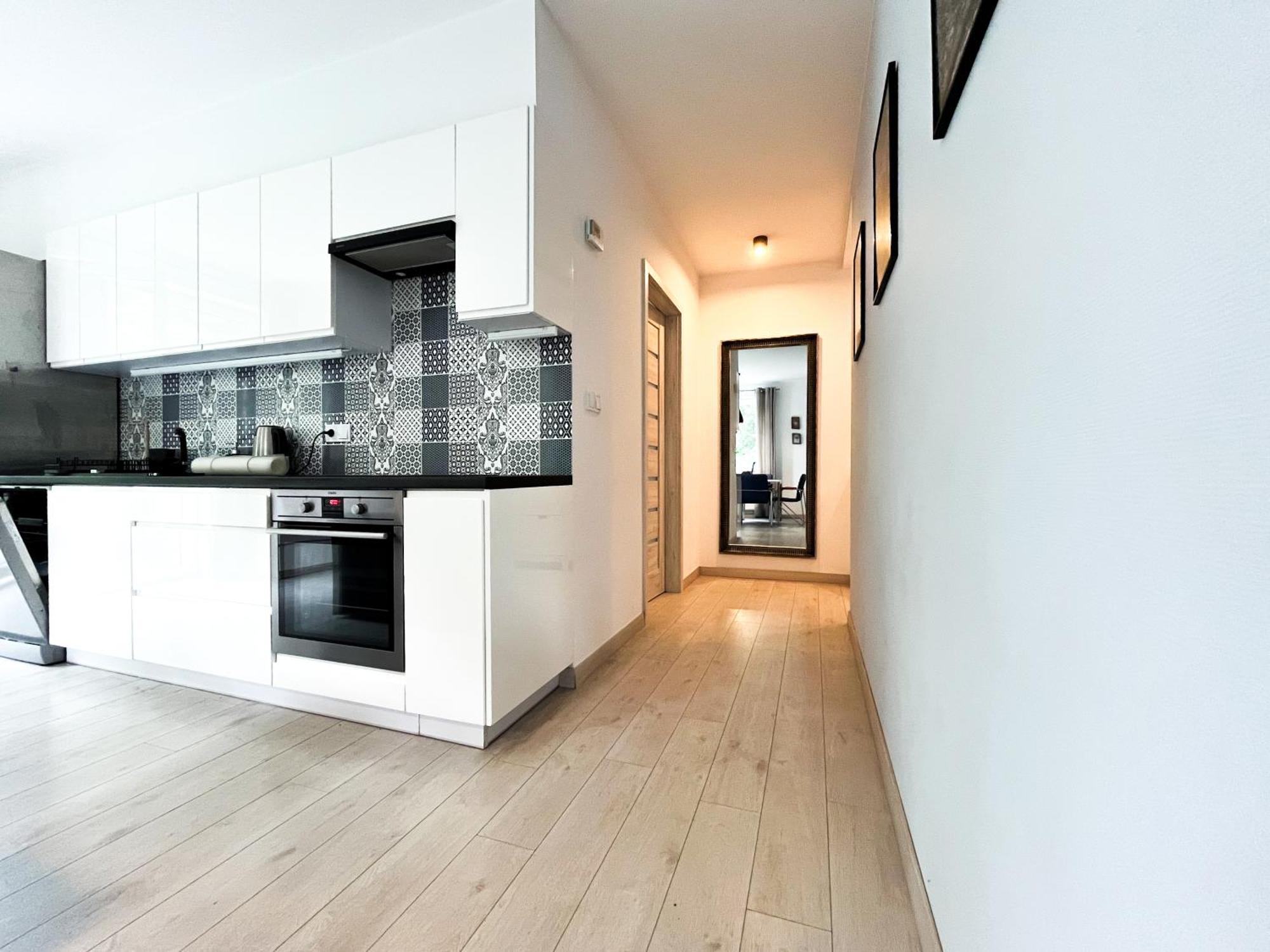 Apartament Walk To Park, Modern 2bd Kitchen! Balcony, Parking Wrocław