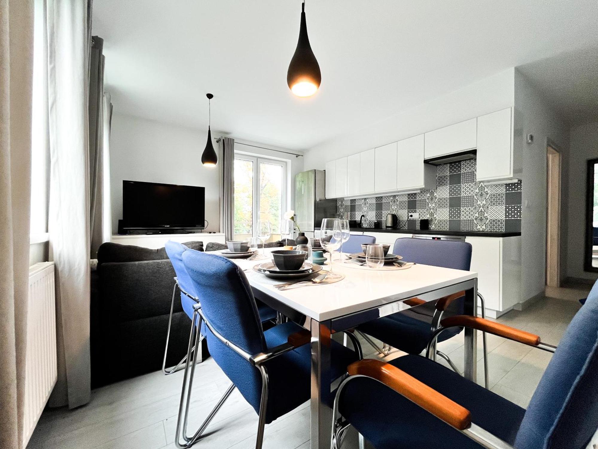 Walk To Park, Modern 2bd Kitchen! Balcony, Parking Apartament *
